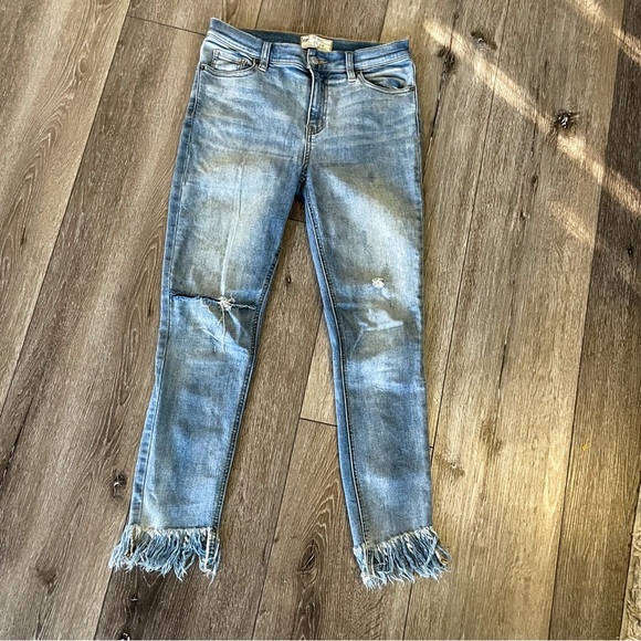 Free People Great Heights Frayed Hem Distressed Jeans Size 28 Medium wash - Picture 3 of 9